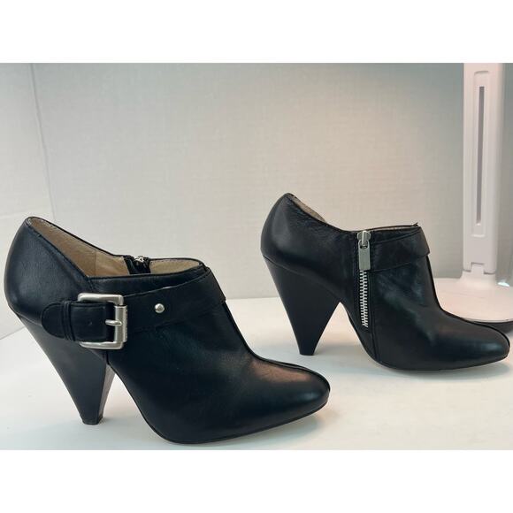 MICHAEL KORS WOMEN'S BLACK LEATHER SIDE ZIP CONE HEEL ANKLE BOOTIES SIZE 7.5 - Picture 3 of 9